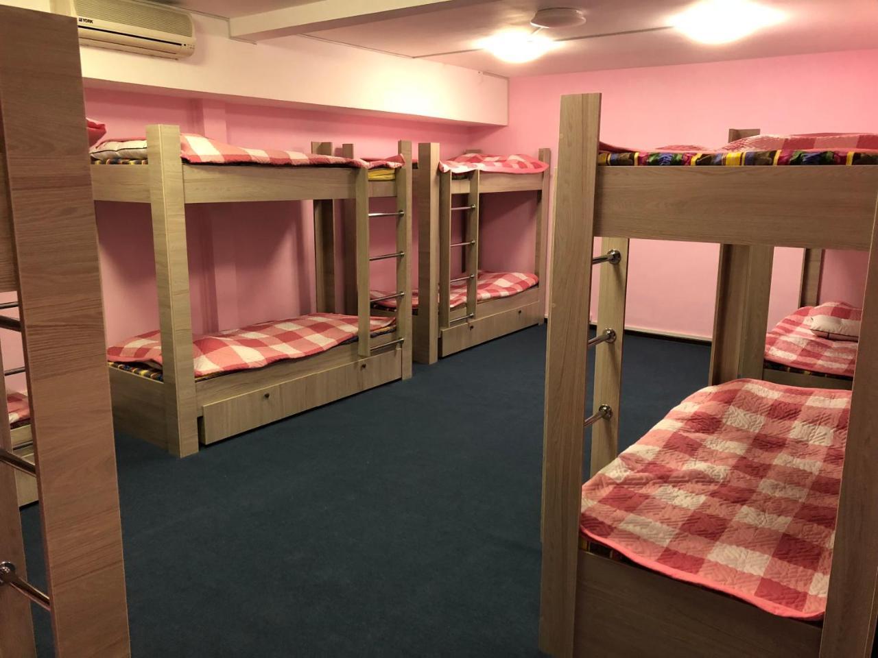 Apple City Hostel Almaty Esterno foto