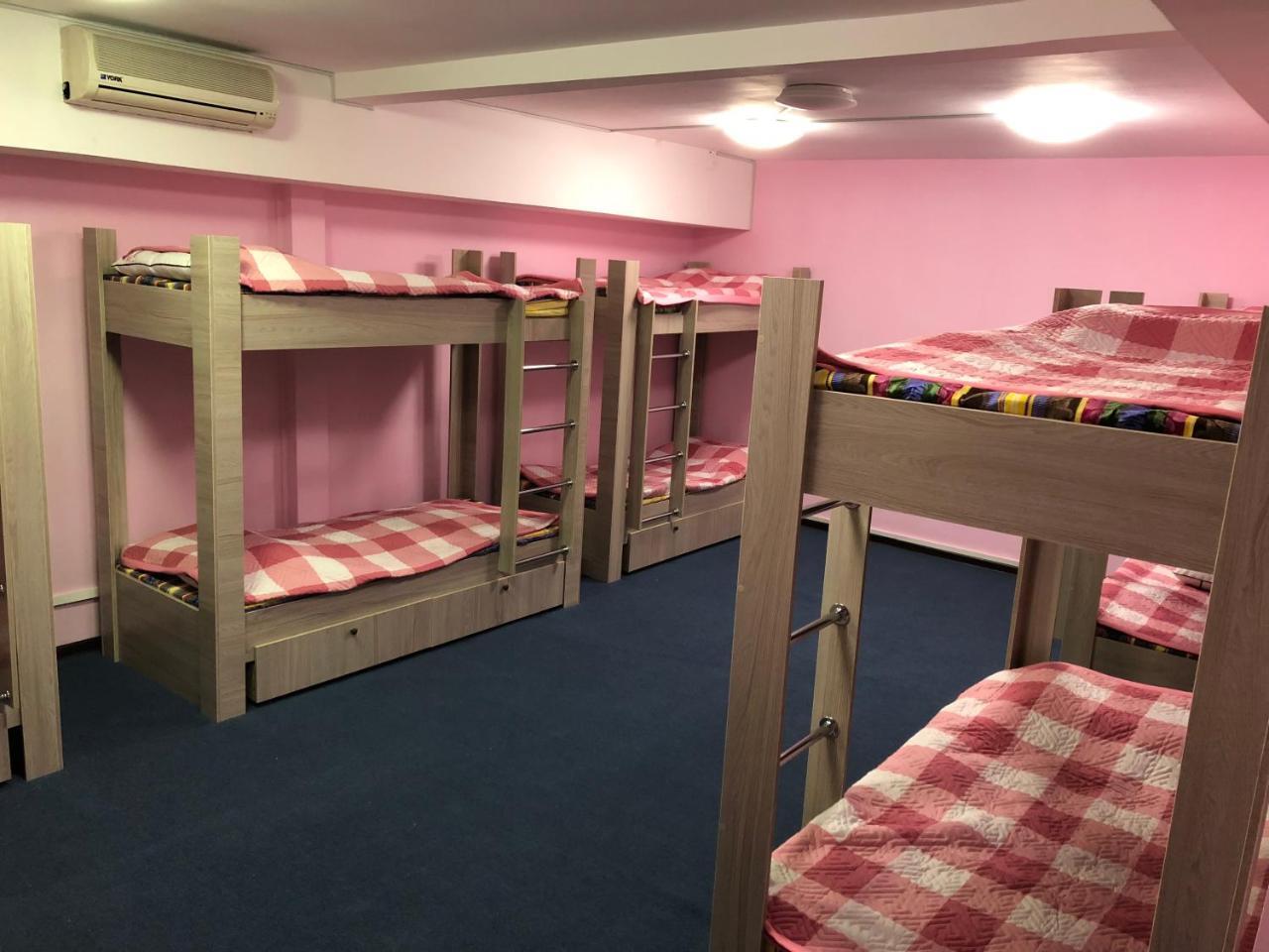 Apple City Hostel Almaty Esterno foto