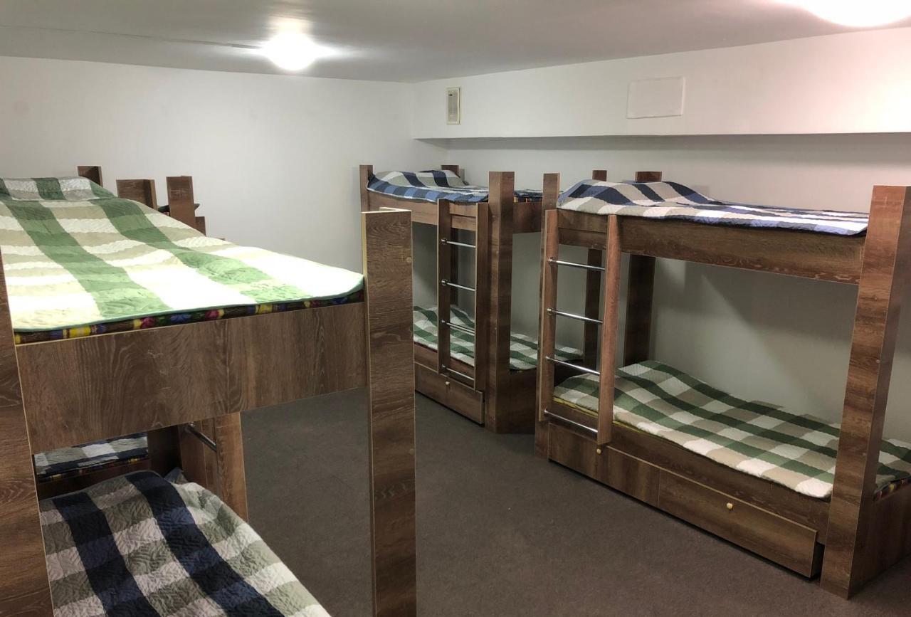Apple City Hostel Almaty Esterno foto